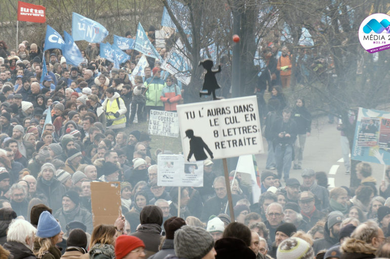 Vidéo: Mobilisation historique à Besançon contre la réforme retraite