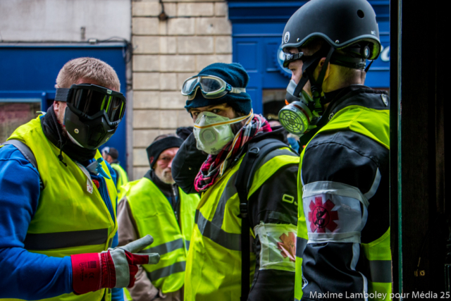08 12 18 Dijon - Acte IV des Gilets Jaunes - Photo reportage auprès des Street medics
