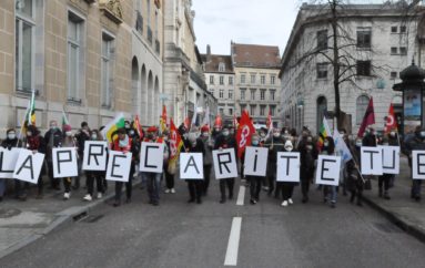 « La précarité tue » : à Besançon, la mobilisation cible la gestion de crise.