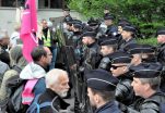 Besançon : tensions et casserolades accompagnent la visite du Ministre François Braun