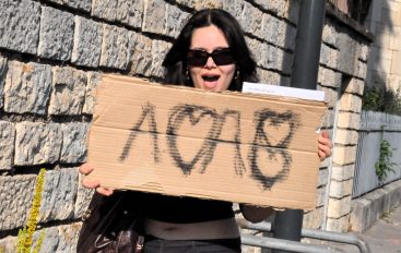 Besançon : jugée pour avoir exhibé une pancarte « ACAB »