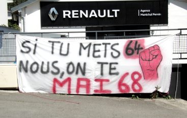 Besançon : la police accusée d’avoir volé une banderole contre la réforme des retraites