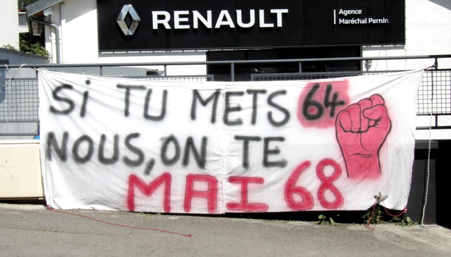 Besançon : la police accusée d’avoir volé une banderole contre la réforme des retraites